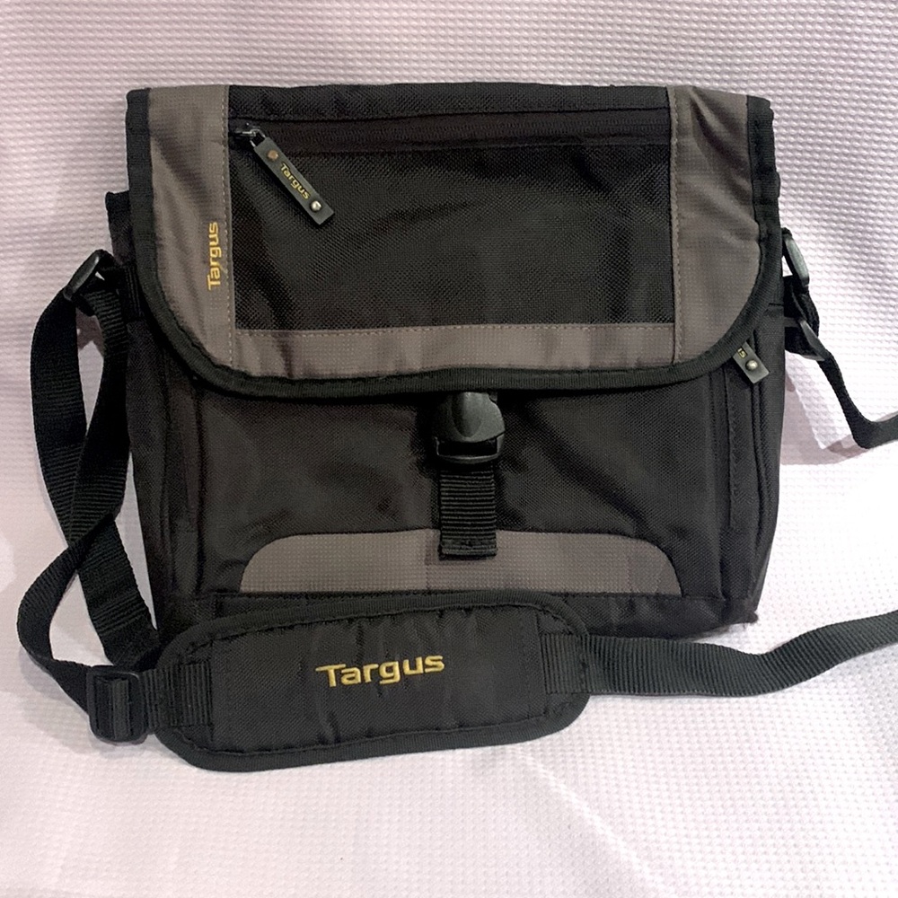 Targus luxury tablet bag. Comfortably fits miniature iPad.